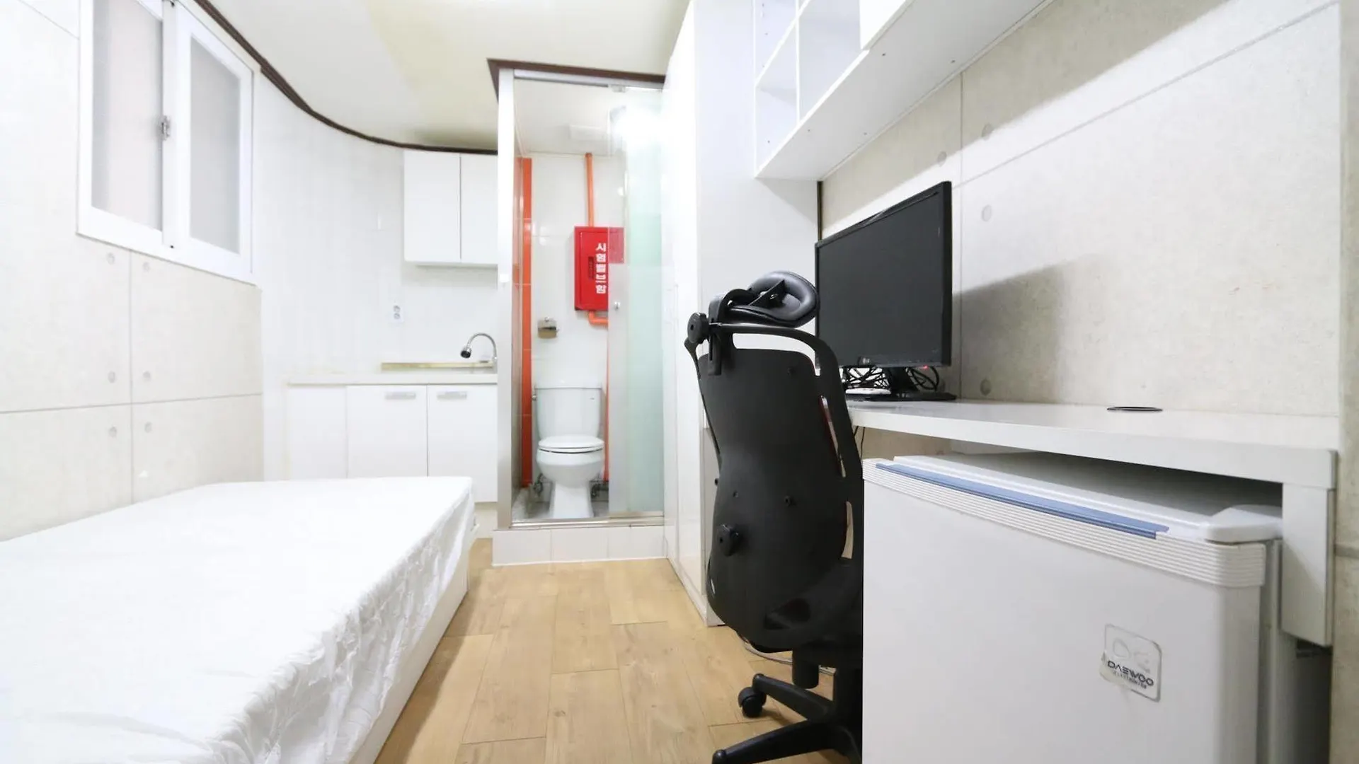 World Oneroomtel location